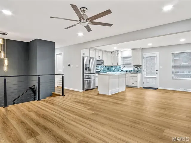 $300,000 | 833 Illinois Avenue, Red Bud, IL 62278