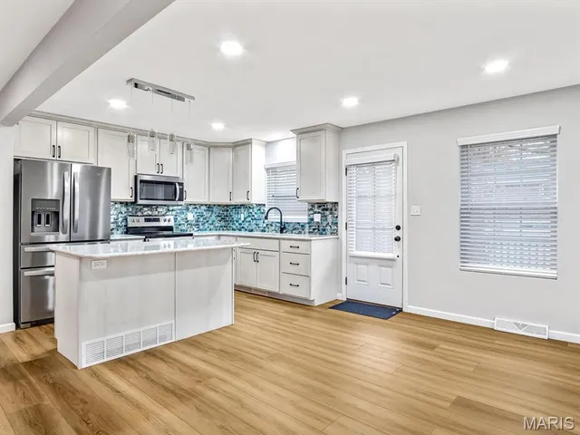 $300,000 | 833 Illinois Avenue, Red Bud, IL 62278