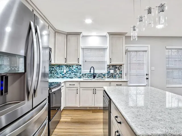 $300,000 | 833 Illinois Avenue, Red Bud, IL 62278