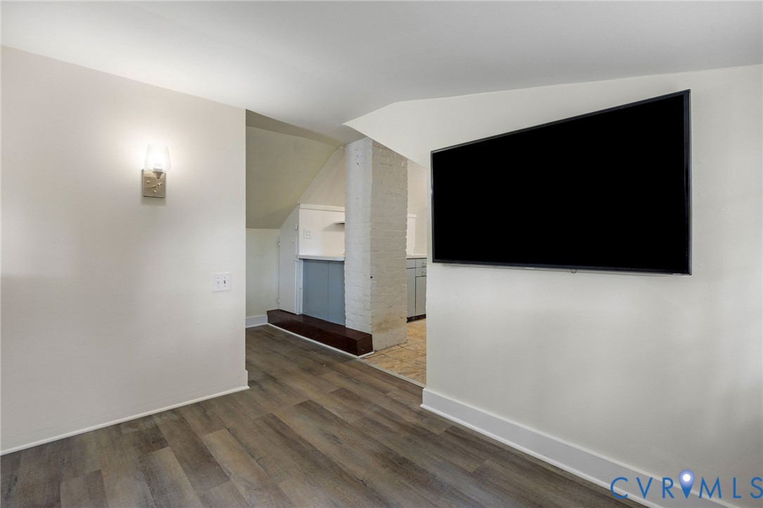 2519 Maplewood Road Henrico, VA 23228 - Photo 29 of 41 a view of a livingroom with wooden floor