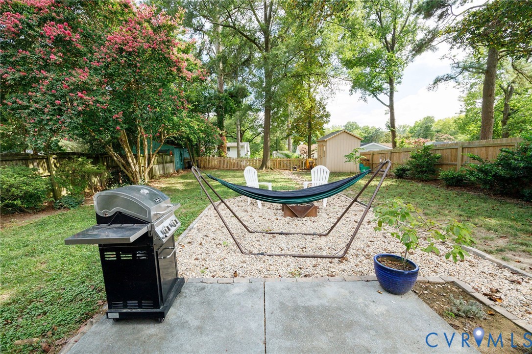 2519 Maplewood Road Henrico, VA 23228 - Photo 40 of 41 a view of a backyard with sitting area
