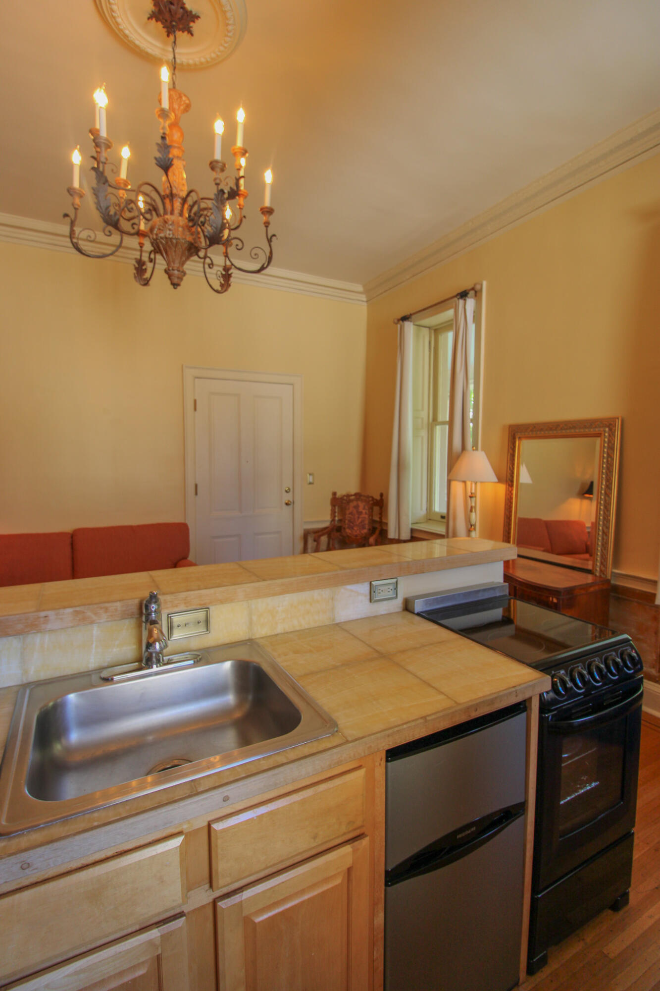 313 Meeting Street, Unit 25 Charleston, SC 29401 - Photo 3 of 17 IMG_4804