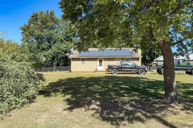 $249,900 | 693 East 1450th Road, Lawrence, KS 66046