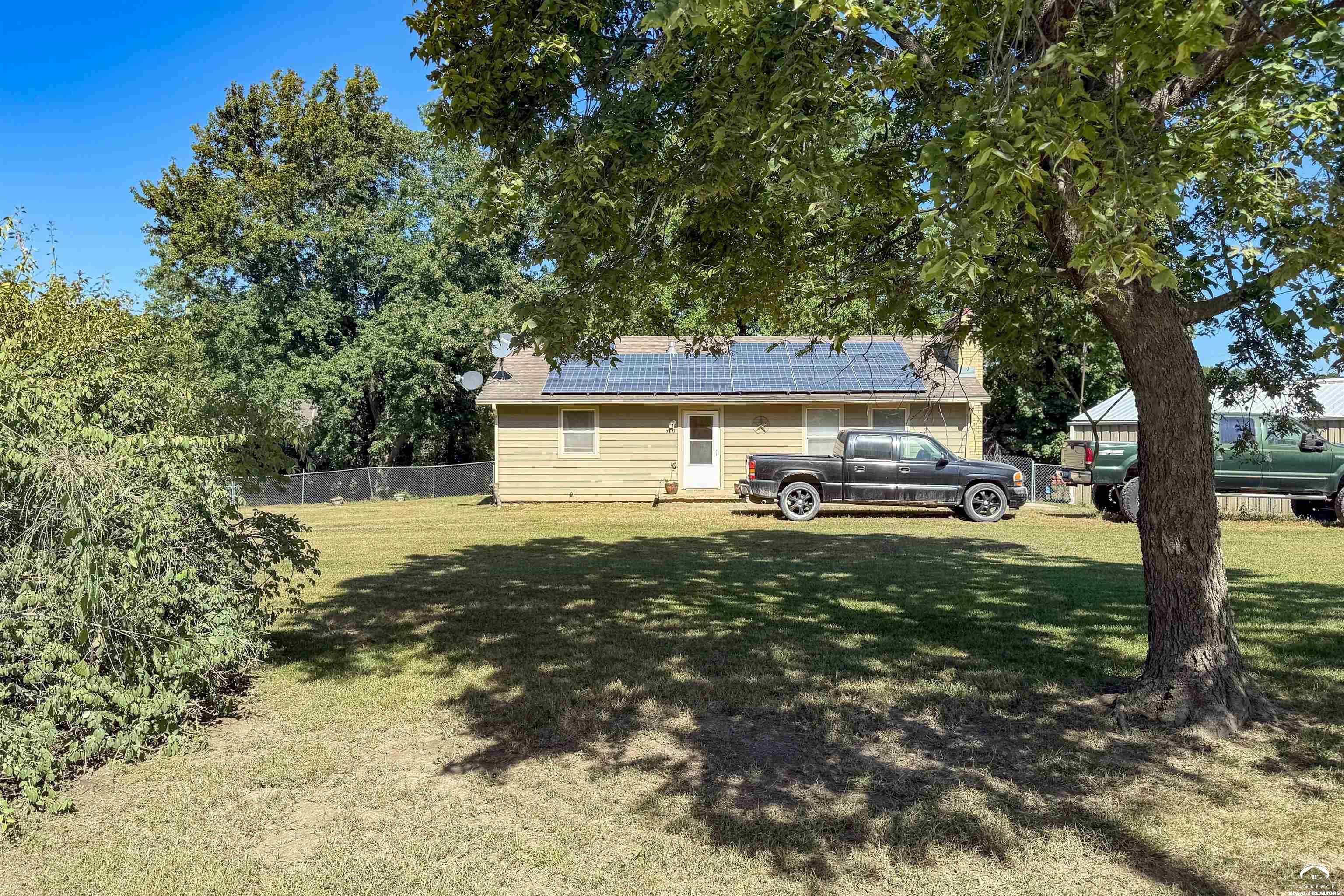 693 East 1450th Road Lawrence, KS 66046 - Photo 1 of 18