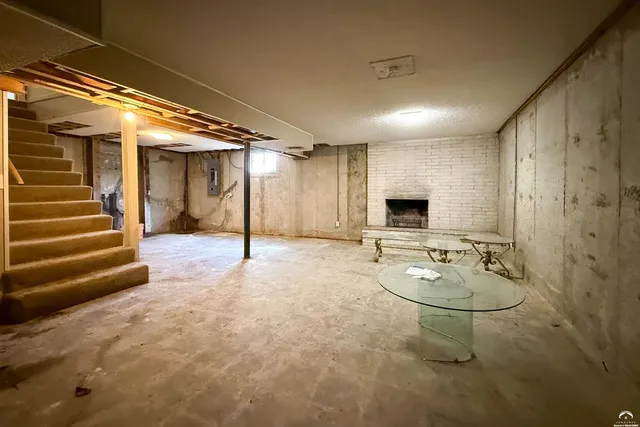 $249,900 | 693 East 1450th Road, Lawrence, KS 66046