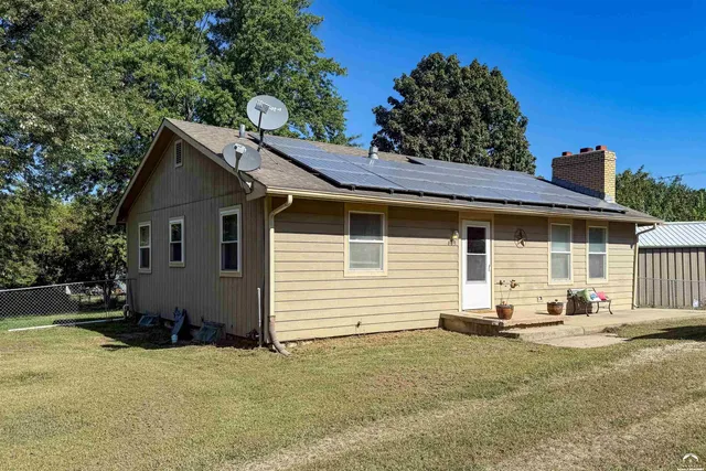 $249,900 | 693 East 1450th Road, Lawrence, KS 66046