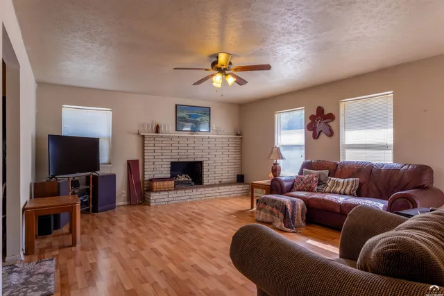 $249,900 | 693 East 1450th Road, Lawrence, KS 66046