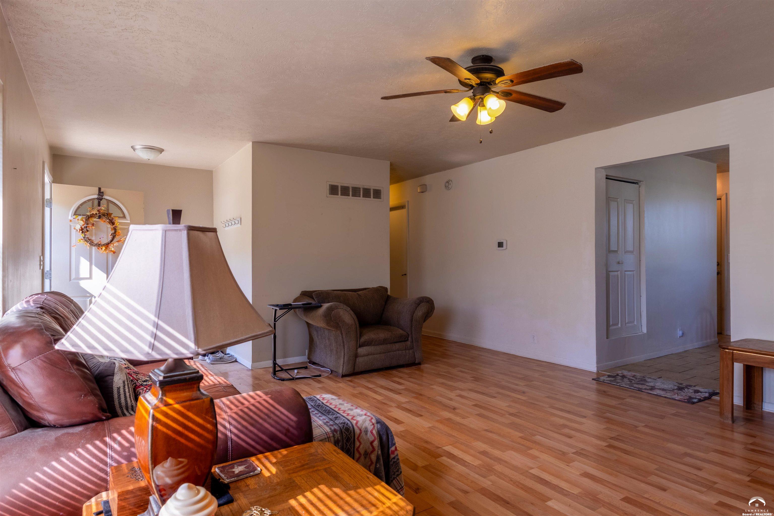 693 East 1450th Road Lawrence, KS 66046 - Photo 7 of 18