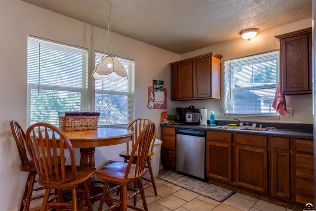 $249,900 | 693 East 1450th Road, Lawrence, KS 66046