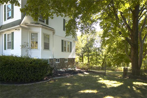 45 Grenville Road Watertown, MA 02472 - Photo 9 of 10