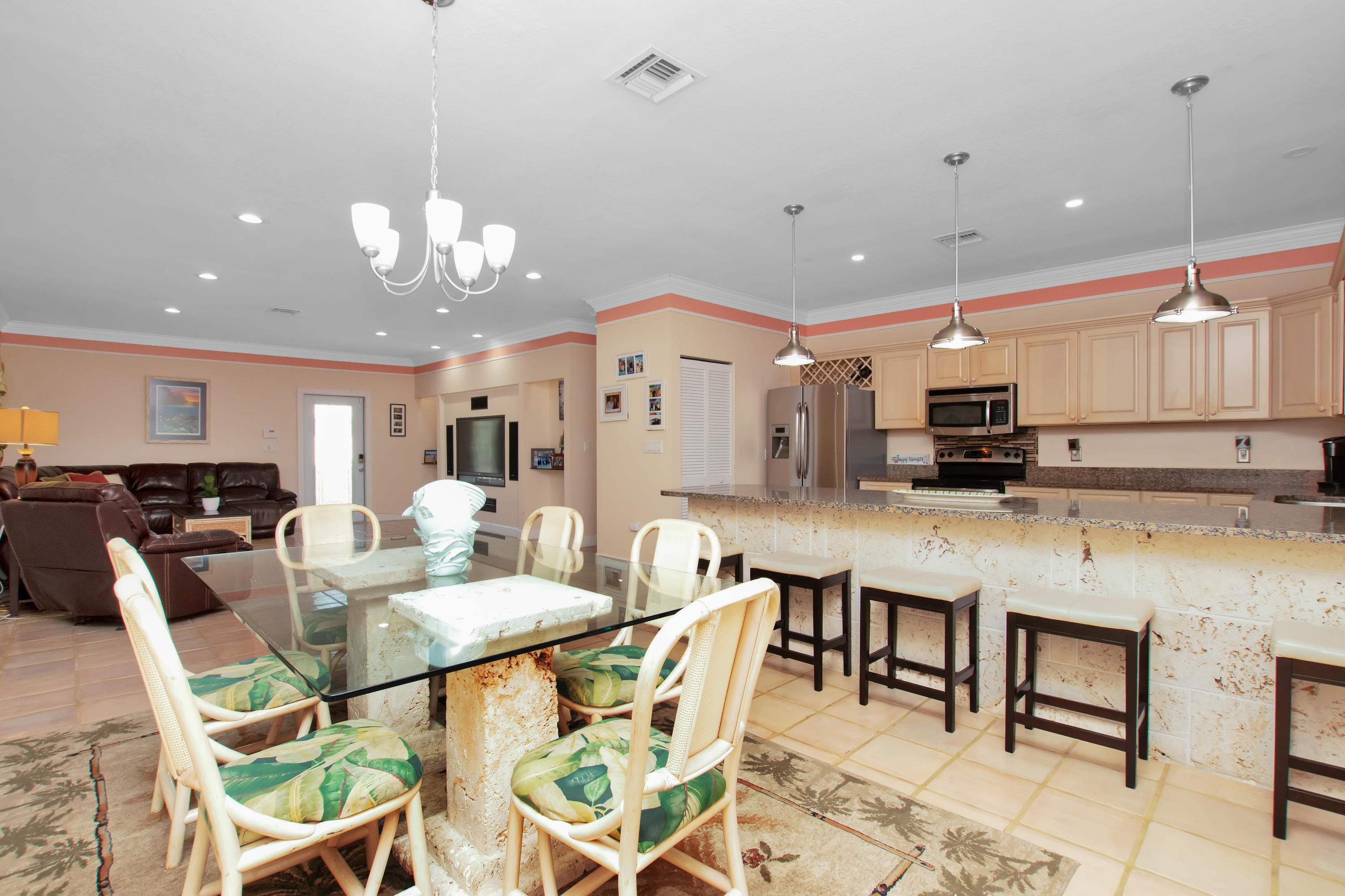 1214 Mockingbird Road Key Largo, FL 33037 - Photo 26 of 68 Dining area