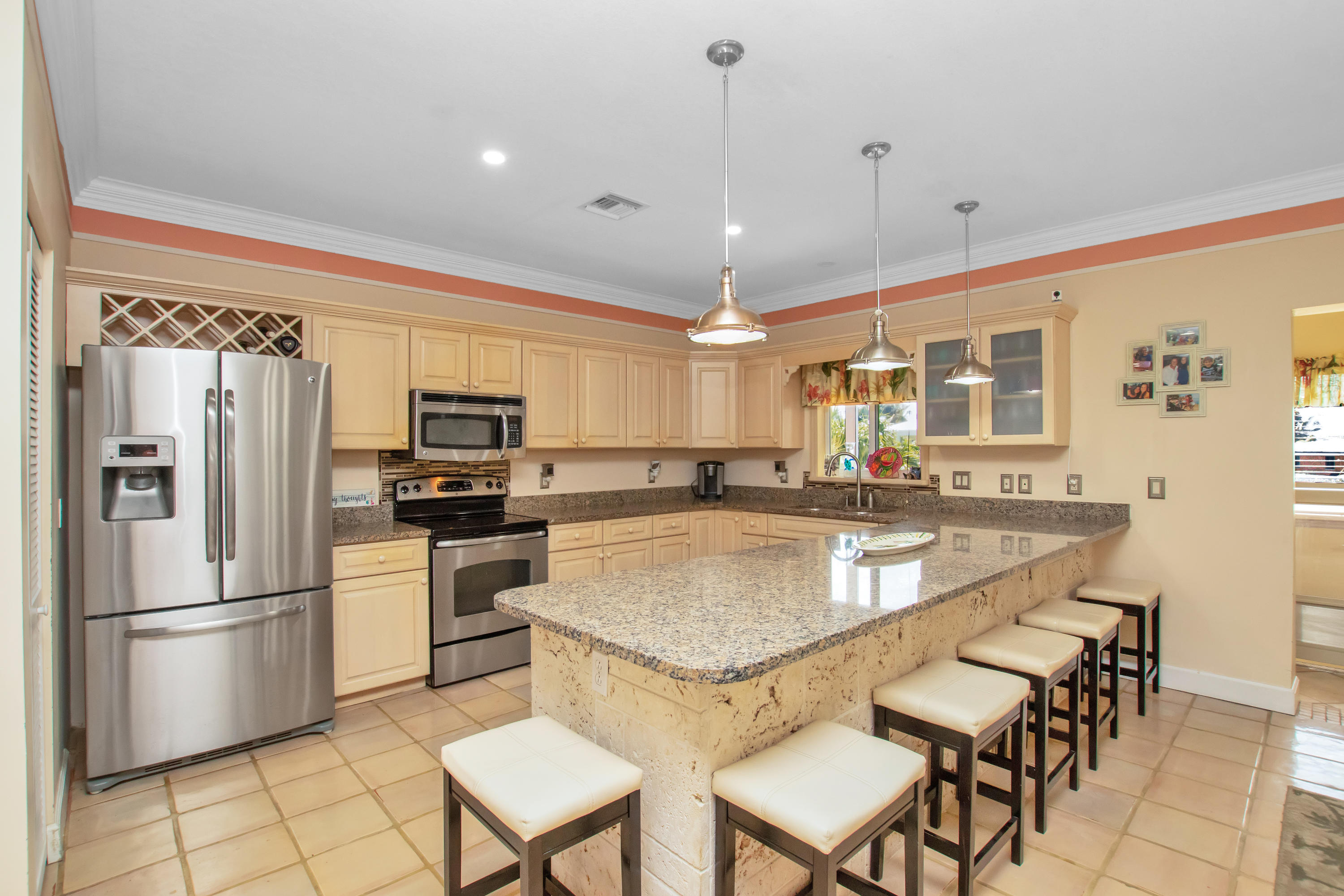 1214 Mockingbird Road Key Largo, FL 33037 - Photo 27 of 68 Kitchen