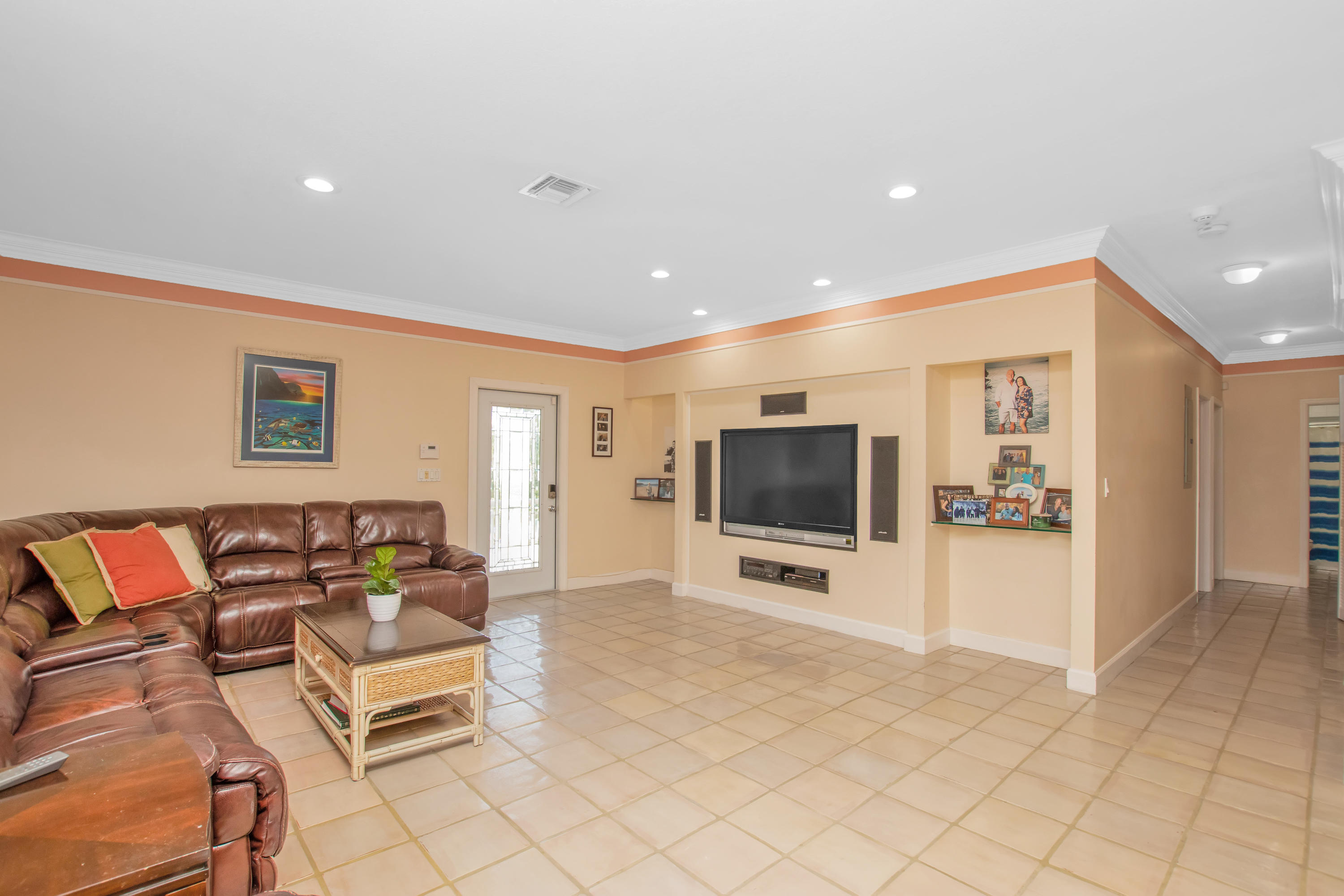 1214 Mockingbird Road Key Largo, FL 33037 - Photo 31 of 68 Living room