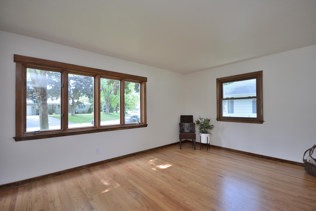 3122 West Rochelle Avenue Glendale, WI 53209 - Photo 24 of 25 DSC_3003_10536