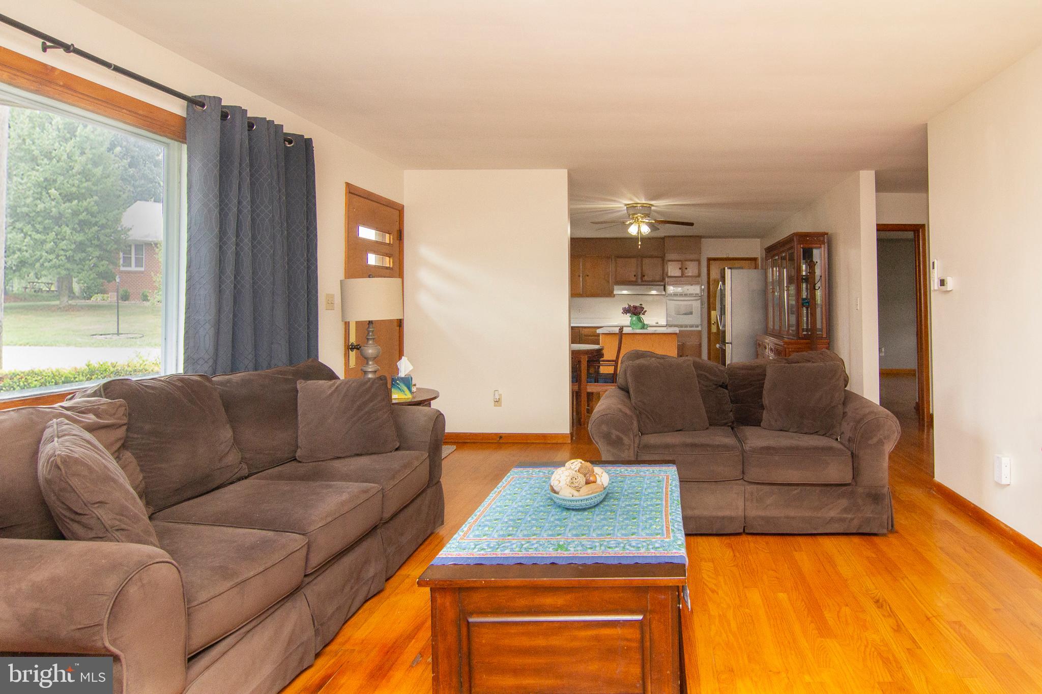 3283 Charmil Drive Manchester, MD 21102 - Photo 9 of 28 Living Room