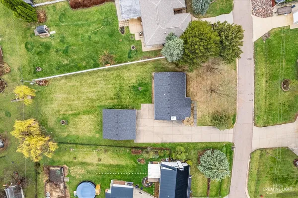 $299,900 | 1006 Nancy Road, Lake Holiday, IL 60548
