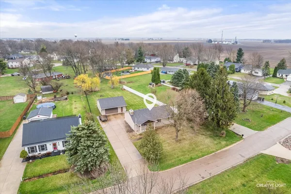 $299,900 | 1006 Nancy Road, Lake Holiday, IL 60548