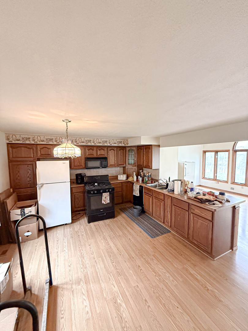 1599 East 2700 North Road Clifton, IL 60927 - Photo 11 of 26 a living room with furniture and a kitchen