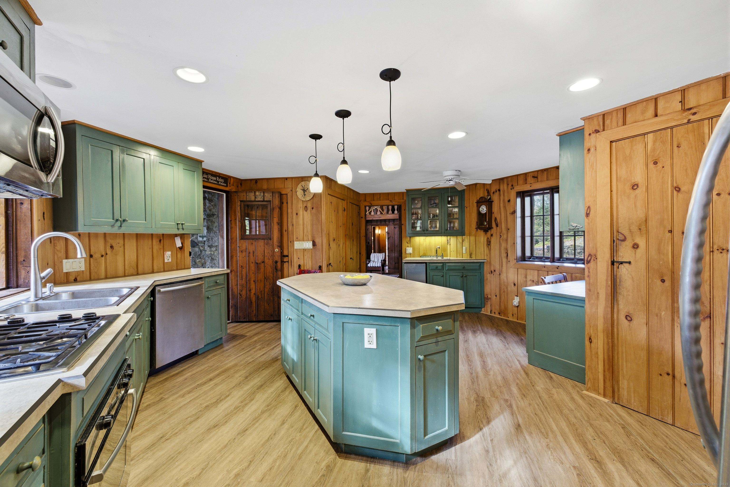 23 Echo Drive New Milford, CT 06776 - Photo 13 of 39