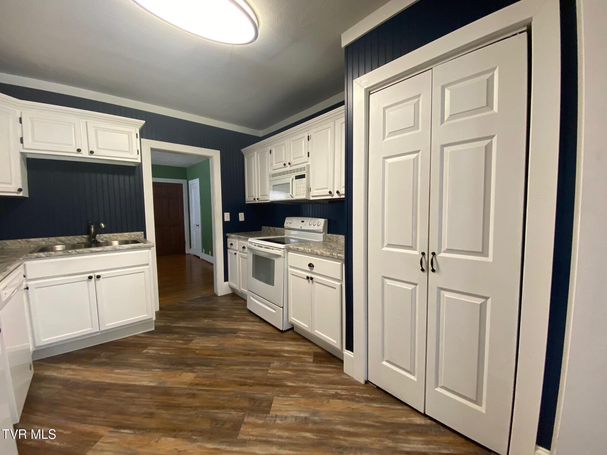 408 Ferndale Road Johnson City, TN 37604 - Photo 8 of 27 8 - Kitchen 2