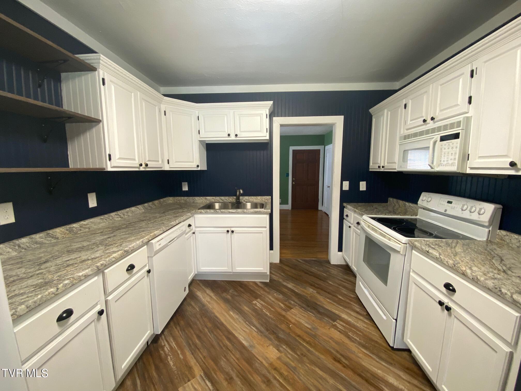 408 Ferndale Road Johnson City, TN 37604 - Photo 10 of 27 10 - Kitchen 4