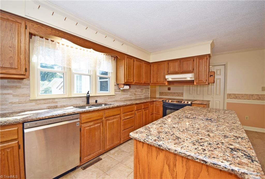 5231 Davis Road Walkertown, NC 27051 - Photo 8 of 30 Gallery Image 8