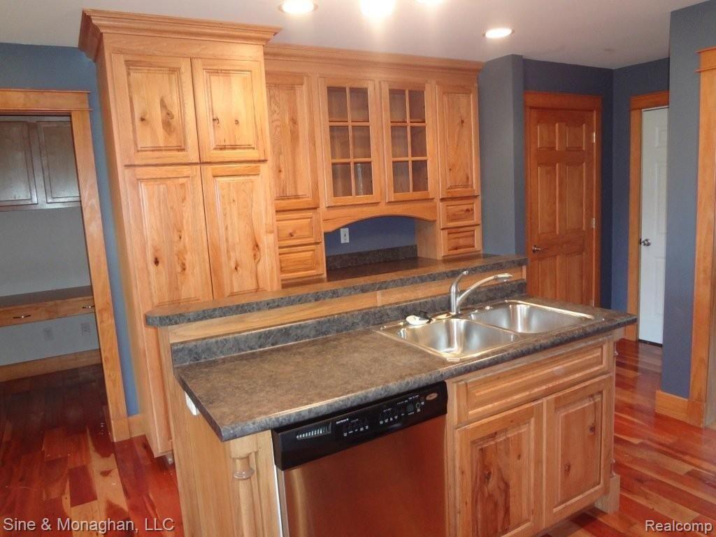 4204 Neuman Road St. Clair, MI 48079 - Photo 14 of 37 14-Kitchen island - Copy.jpg
