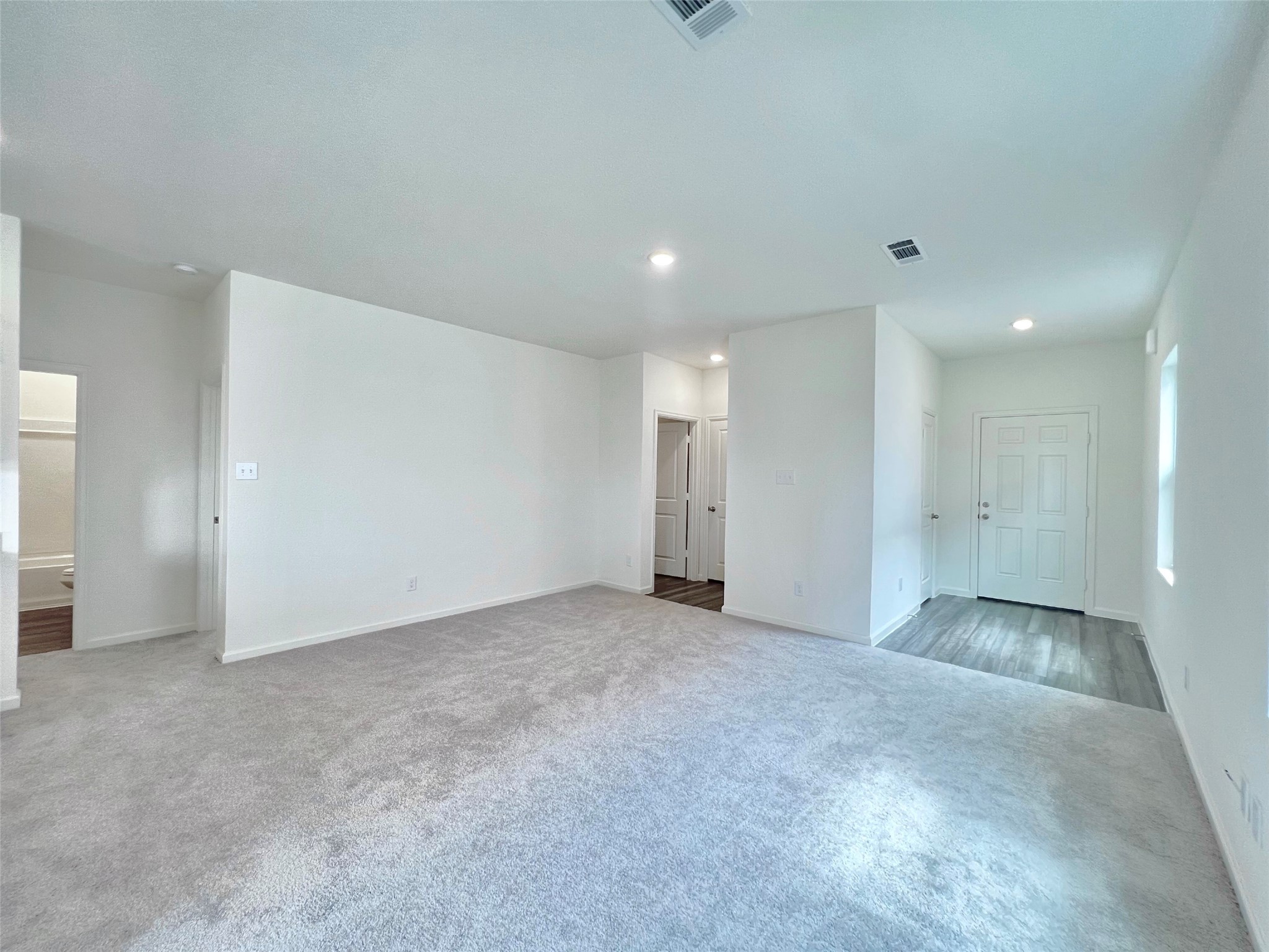 680 Amesbury Road Montgomery, TX 77316 - Photo 4 of 20