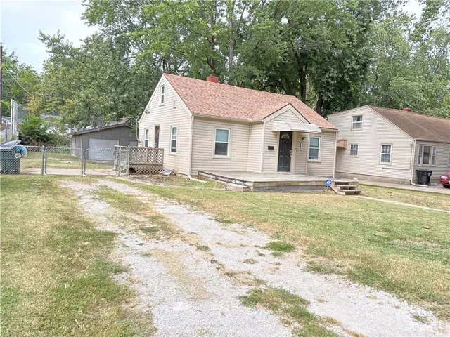 $140,000 | 230 South Huttig Avenue, Independence, MO 64053
