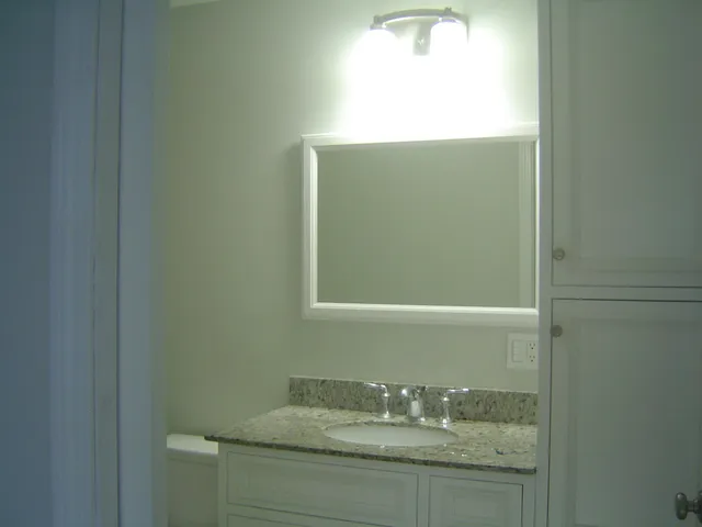 $2,600 | 63 Derryfield Court, Manchester, NH 03104