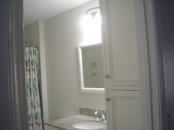 $2,600 | 63 Derryfield Court, Manchester, NH 03104