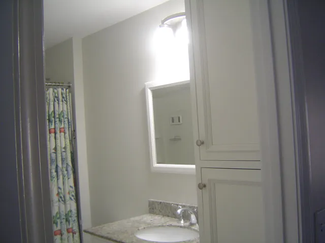 $2,600 | 63 Derryfield Court, Manchester, NH 03104