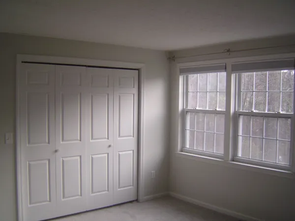 $2,600 | 63 Derryfield Court, Manchester, NH 03104