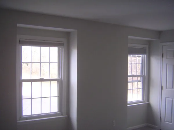 $2,600 | 63 Derryfield Court, Manchester, NH 03104