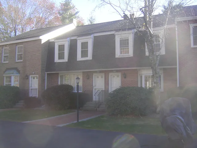 $2,600 | 63 Derryfield Court, Manchester, NH 03104