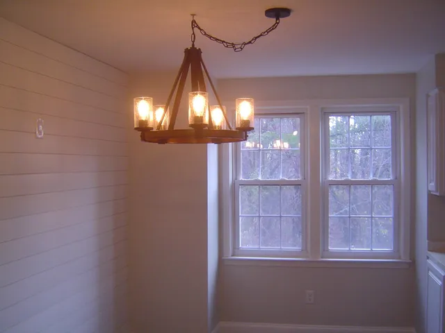 $2,600 | 63 Derryfield Court, Manchester, NH 03104