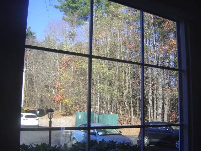 $2,600 | 63 Derryfield Court, Manchester, NH 03104