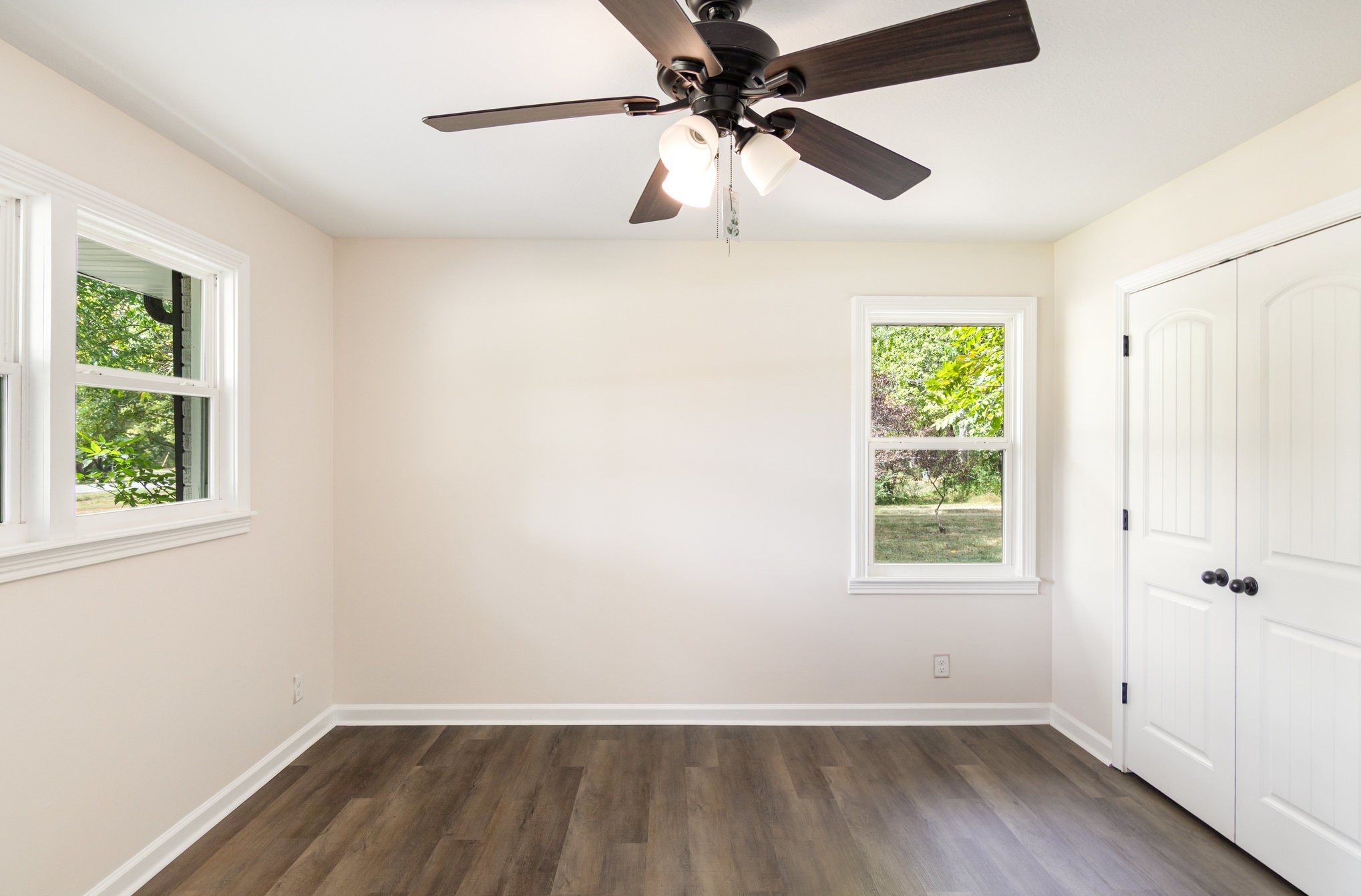 2557 Woodlawn Road Woodlawn, TN 37191 - Photo 18 of 40 an empty room with a window and a ceiling fan