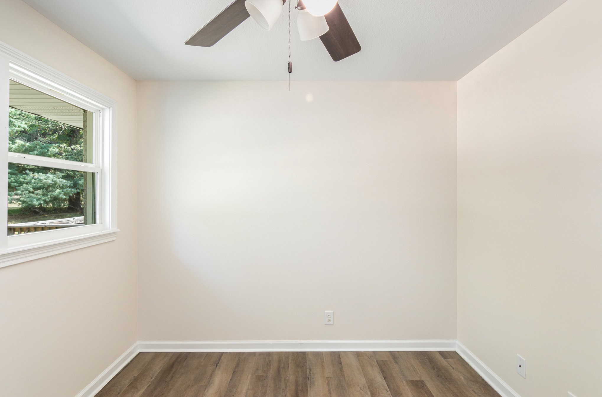 2557 Woodlawn Road Woodlawn, TN 37191 - Photo 25 of 40 an empty room with a window