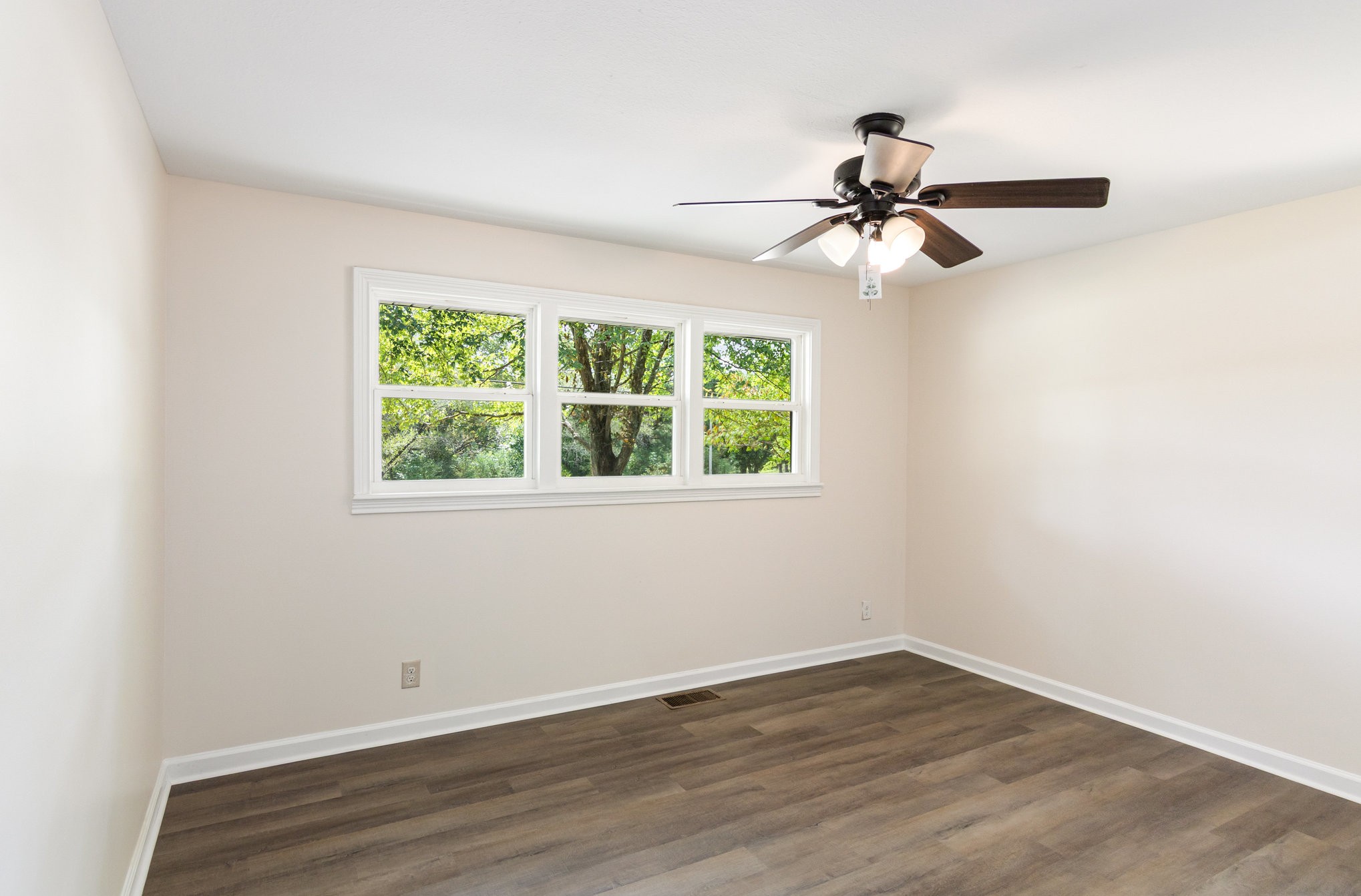 2557 Woodlawn Road Woodlawn, TN 37191 - Photo 27 of 40 an empty room with wooden floor fan and windows