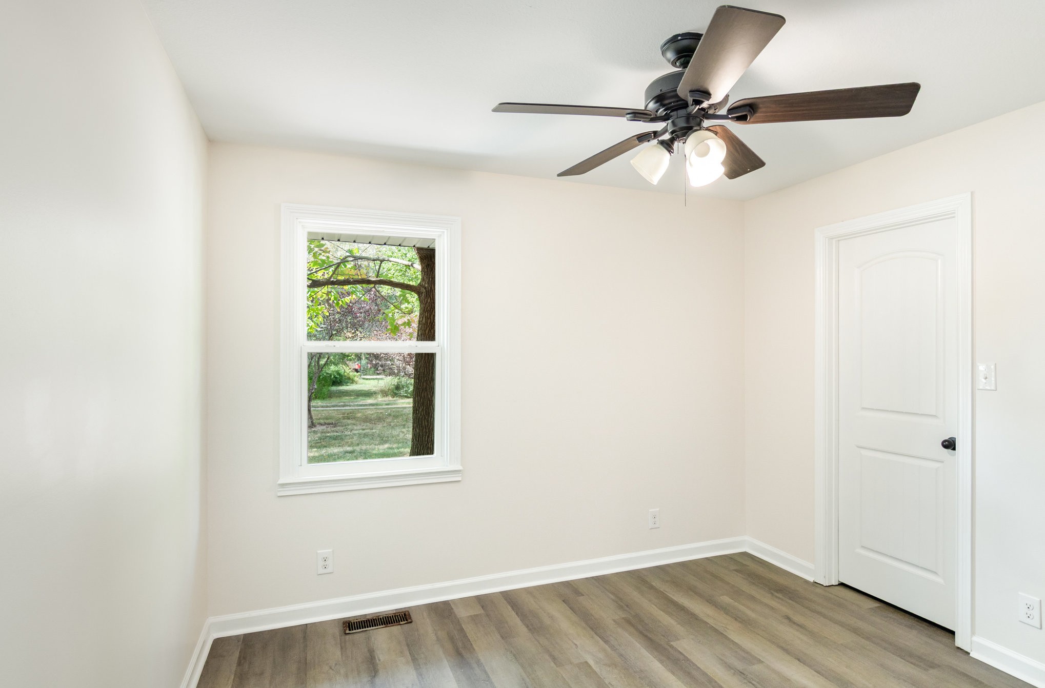2557 Woodlawn Road Woodlawn, TN 37191 - Photo 32 of 40 an empty room with a window and a fan