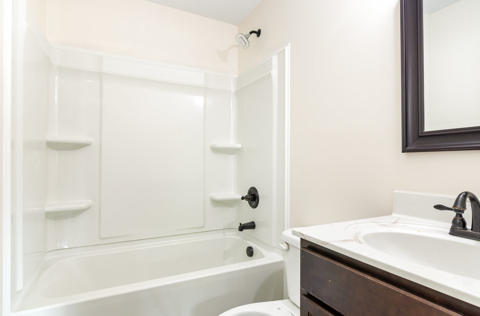2557 Woodlawn Road Woodlawn, TN 37191 - Photo 37 of 40 a bathroom with a sink and a bathtub