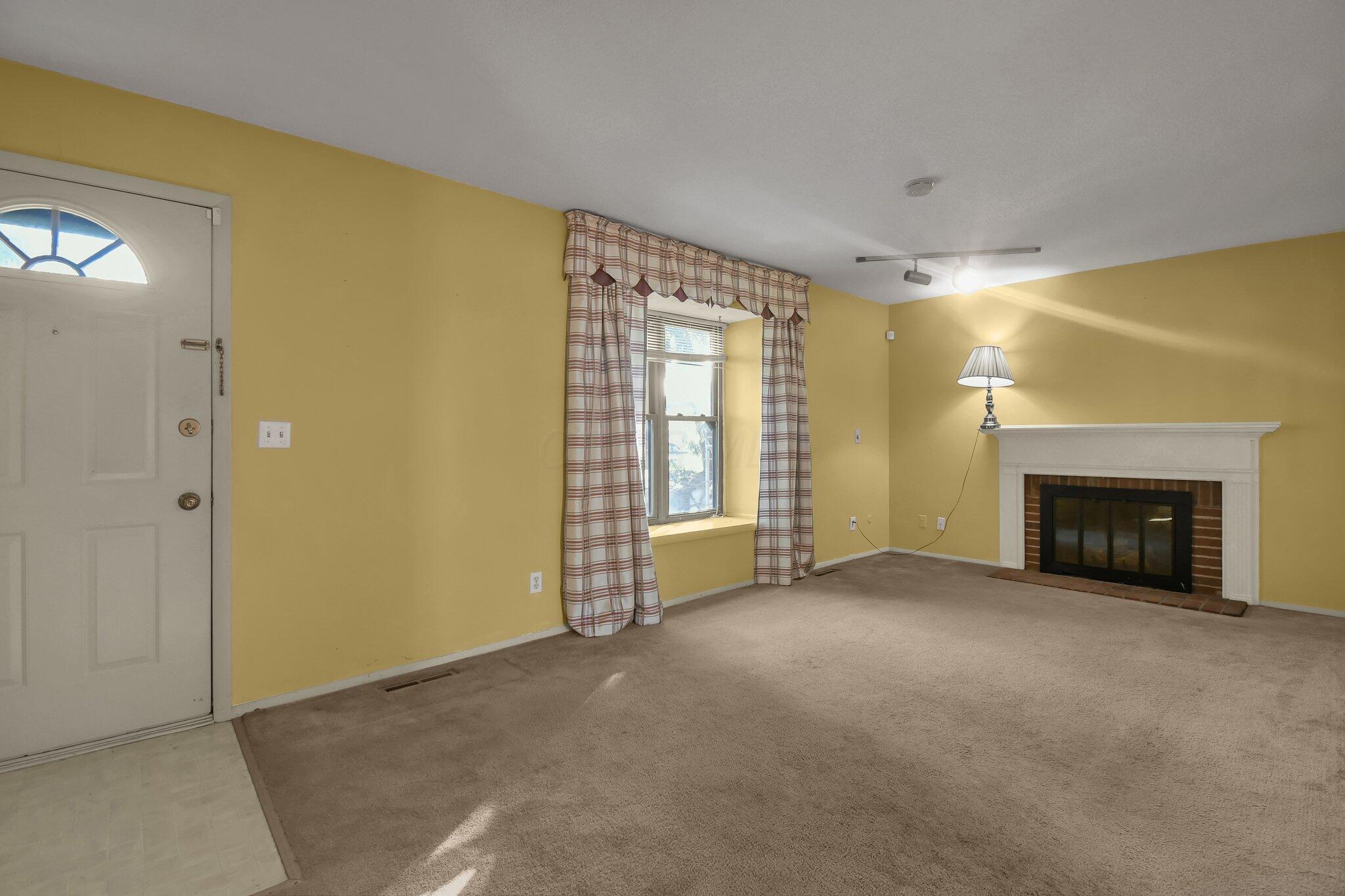 1607 McNaughten Road Columbus, OH 43232 - Photo 8 of 38 10-web-or-mls-1607-mcnaughten-rd