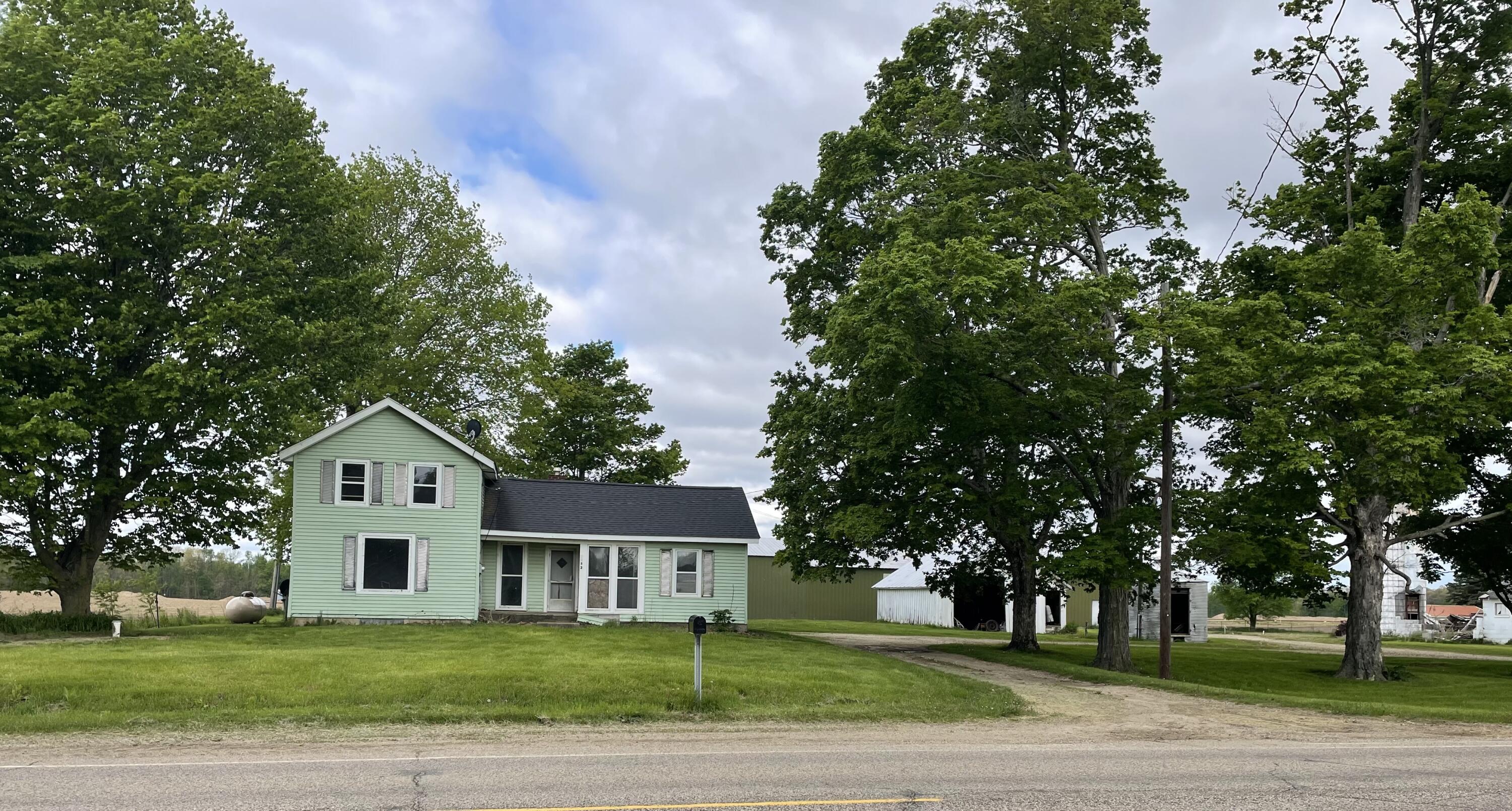 1112 North Marshall Road Tekonsha, MI 49092 - Photo 3 of 21 IMG_6659 (1)