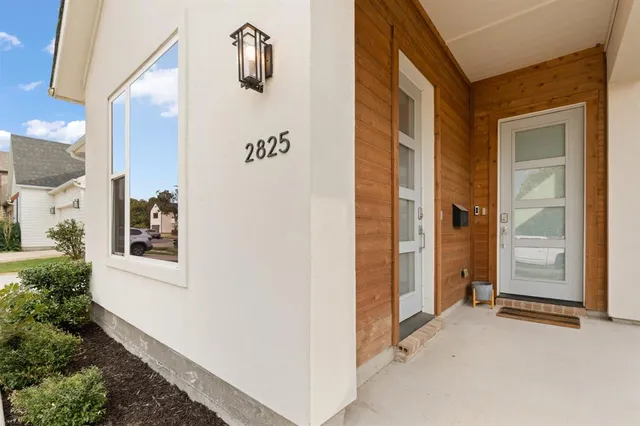 a view of an entryway of house