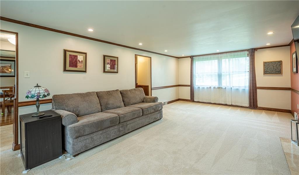 467 Inwood Road Pittsburgh, PA 15237 - Photo 4 of 25