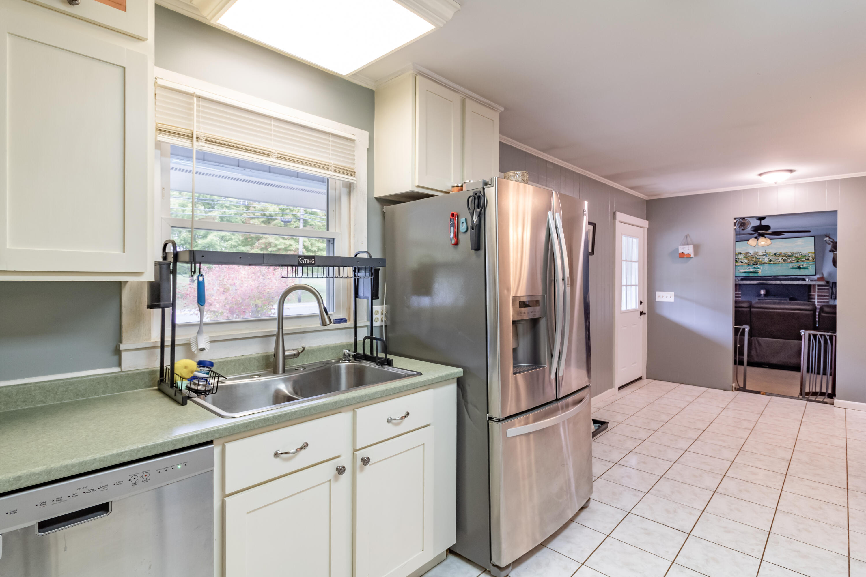 278 Sunset Road Deer Isle, ME 04627 - Photo 15 of 75 278 Sunset Road Interiors-11