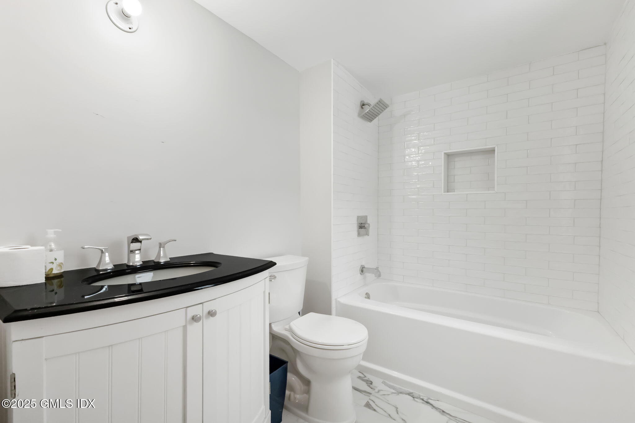 424 Taconic Road Greenwich, CT 06831 - Photo 27 of 35 a bathroom with a sink a toilet and a bathtub