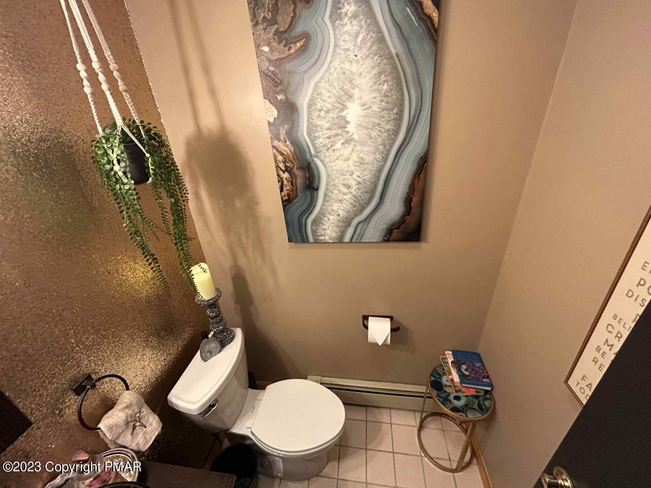 447 Ridge Road Stroudsburg, PA 18360 - Photo 25 of 94 Powder Room