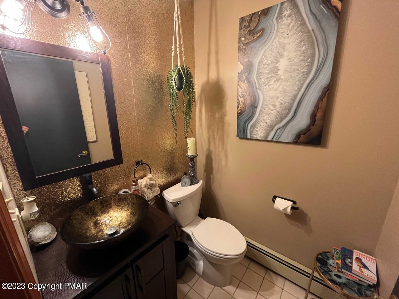 447 Ridge Road Stroudsburg, PA 18360 - Photo 29 of 94 Powder Room